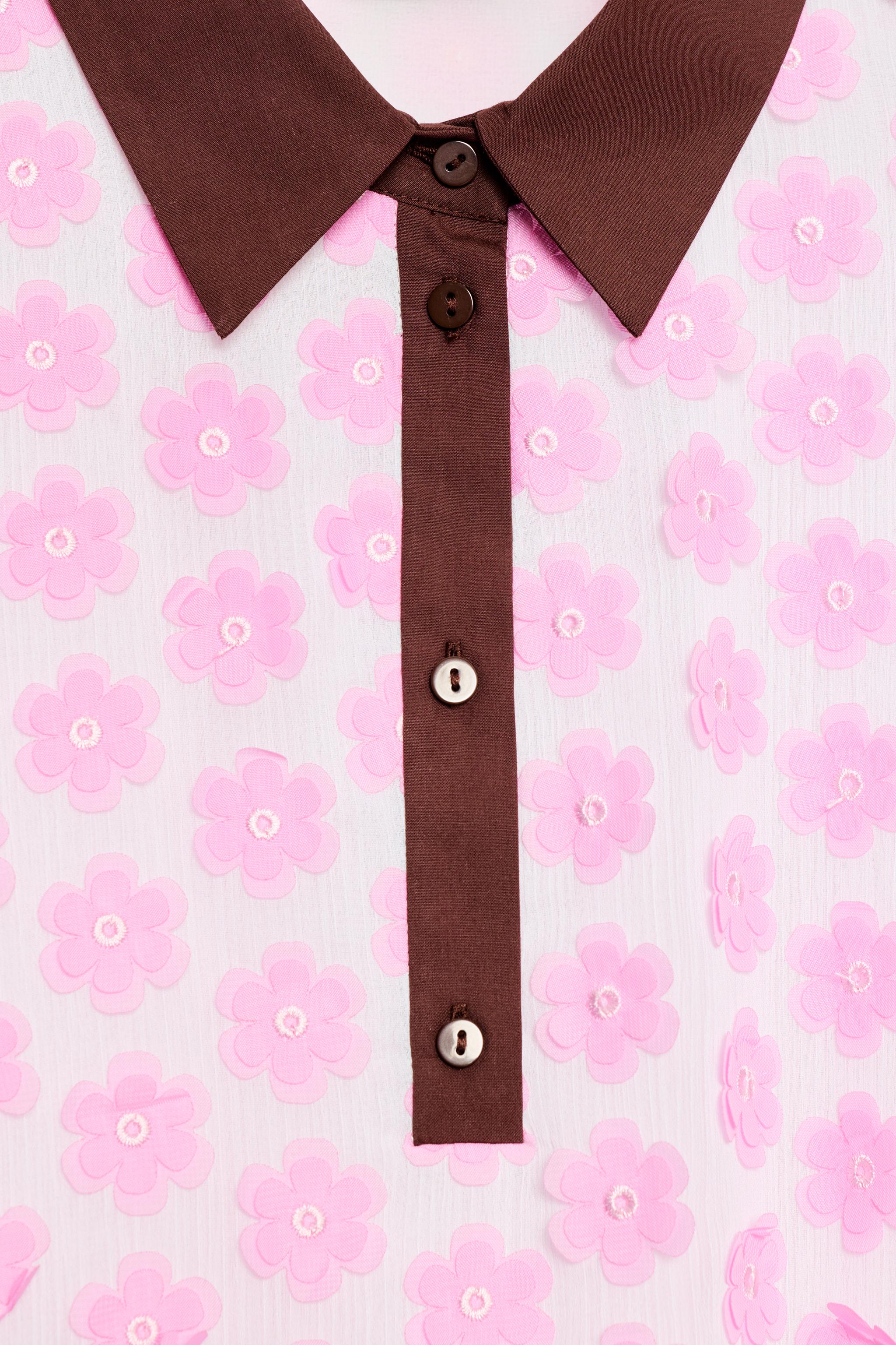 TEXTURED FLORAL BLOUSE